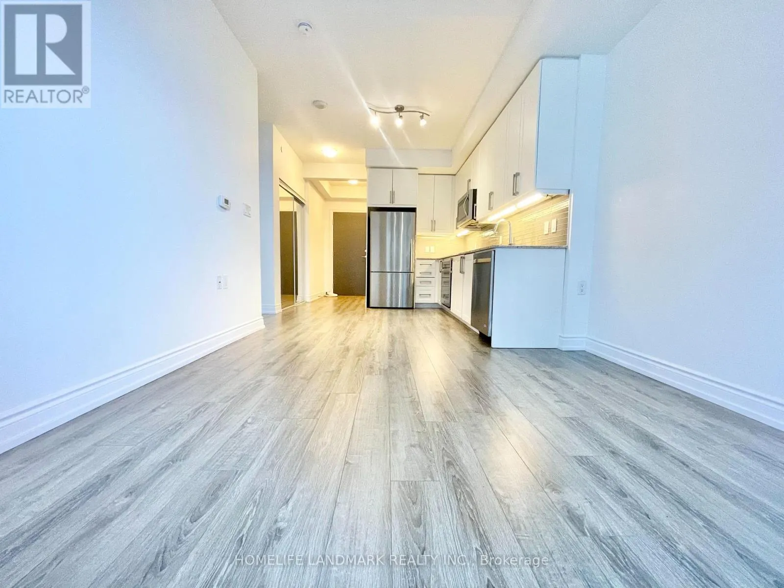1105A - 9608 YONGE STREET