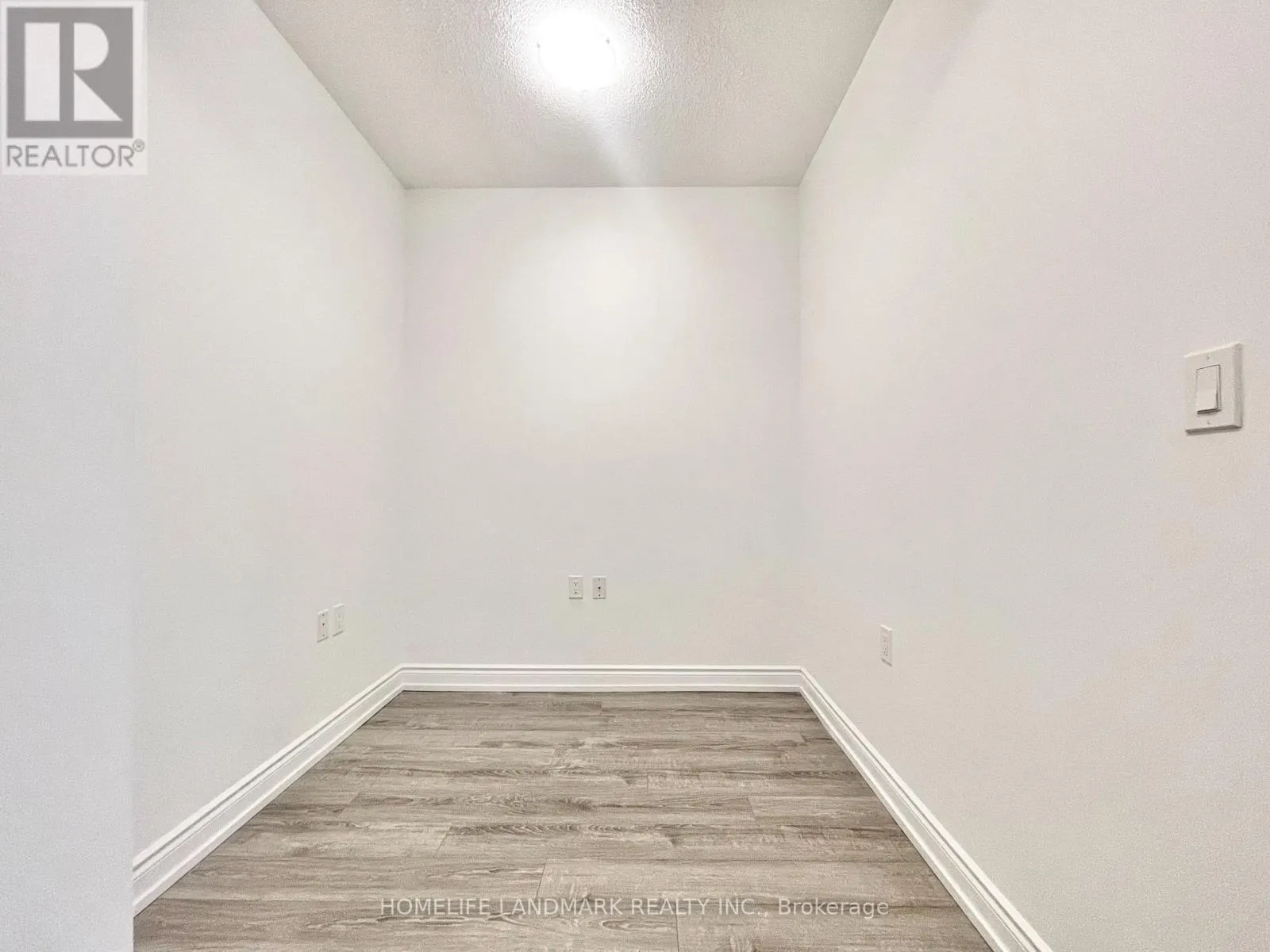 1105A - 9608 YONGE STREET
