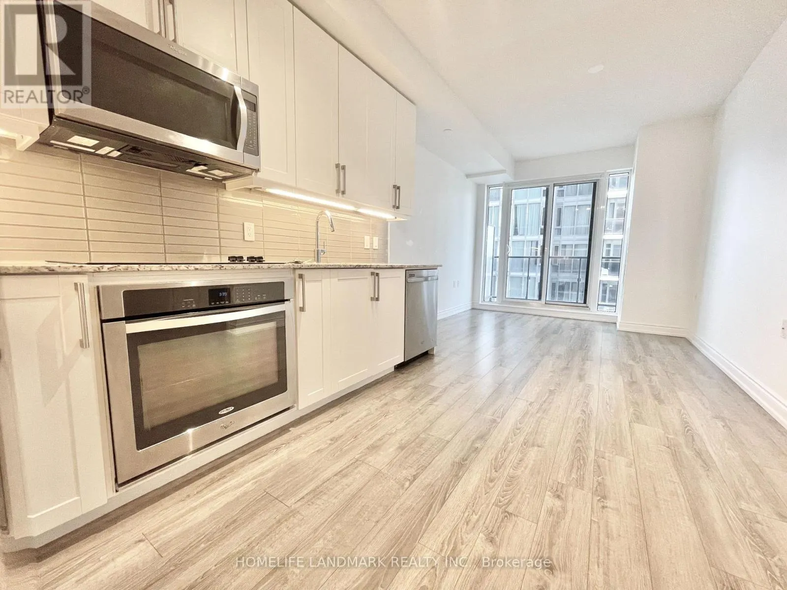 1105A - 9608 YONGE STREET