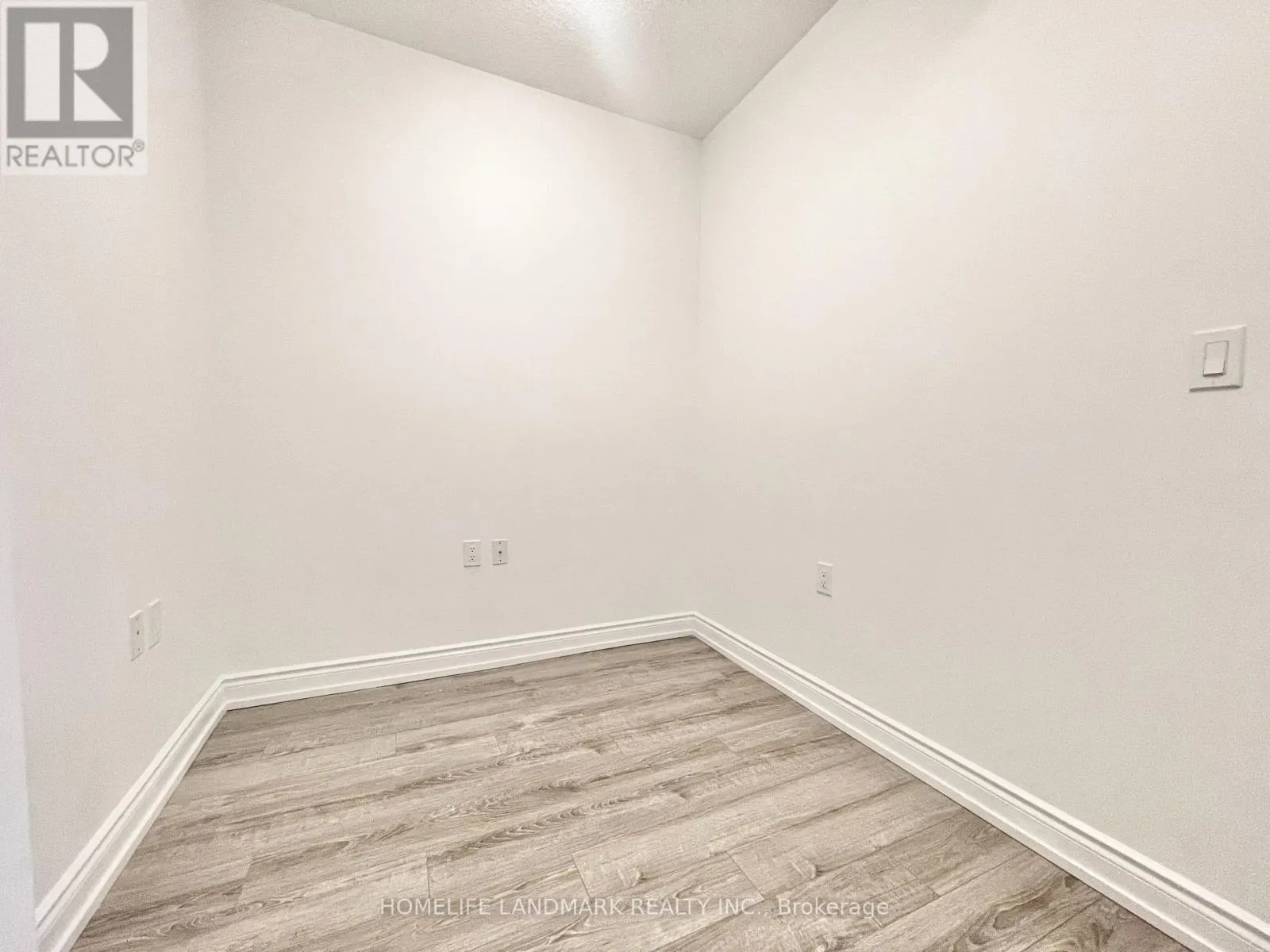 1105A - 9608 YONGE STREET