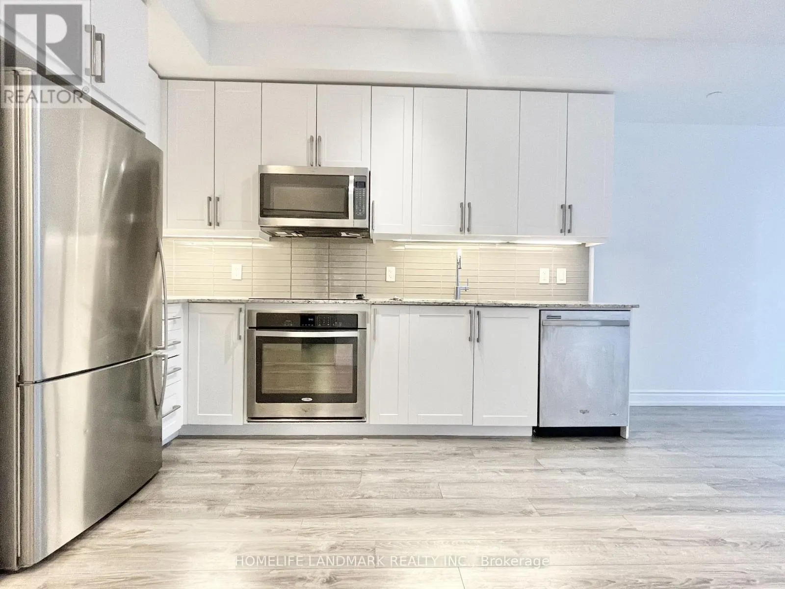 1105A - 9608 YONGE STREET
