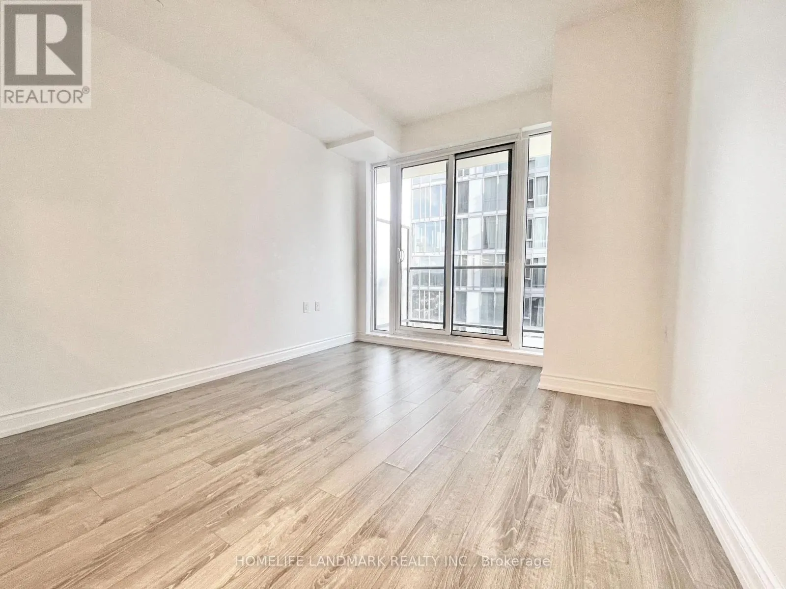 1105A - 9608 YONGE STREET