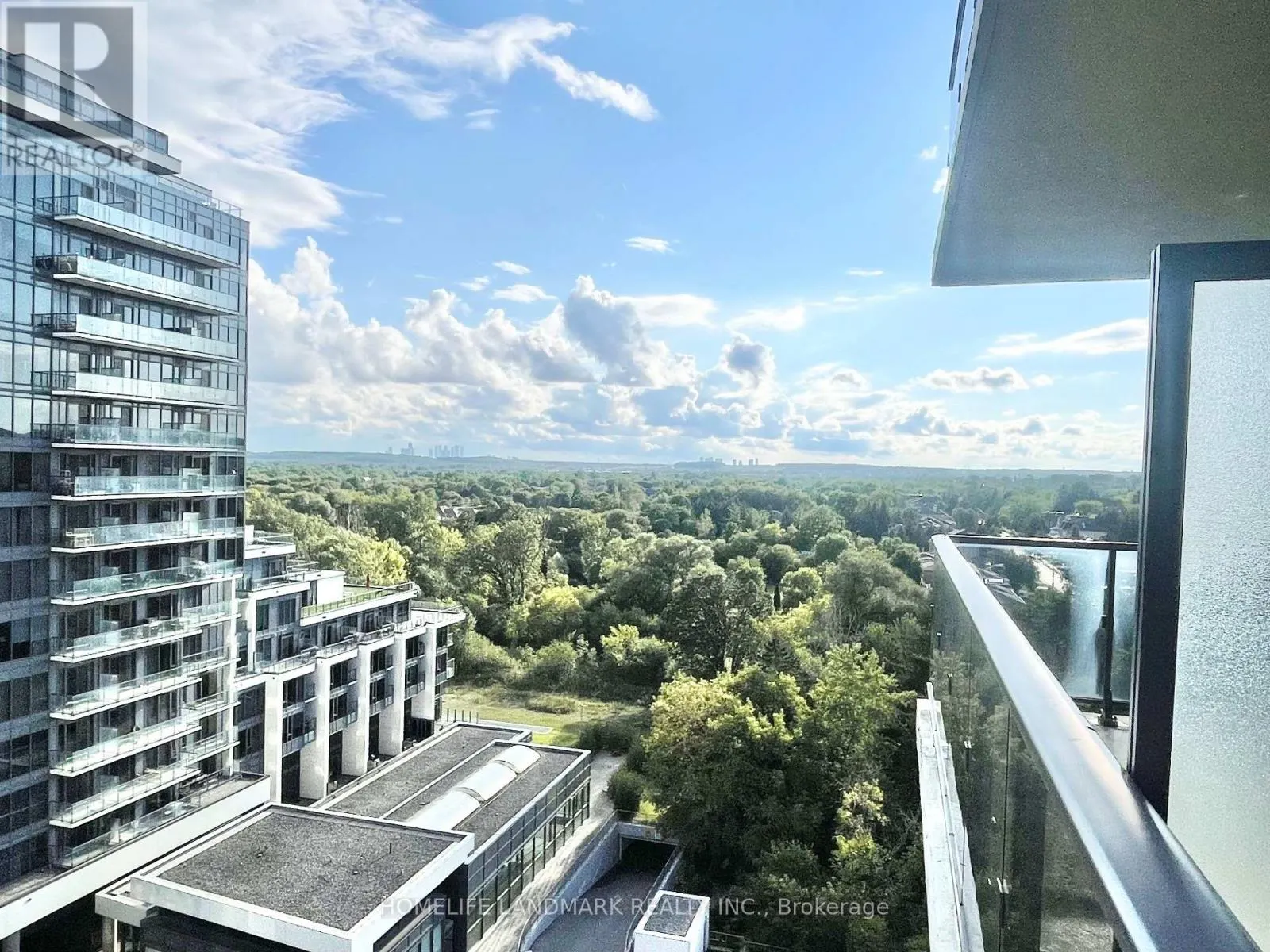 1105A - 9608 YONGE STREET
