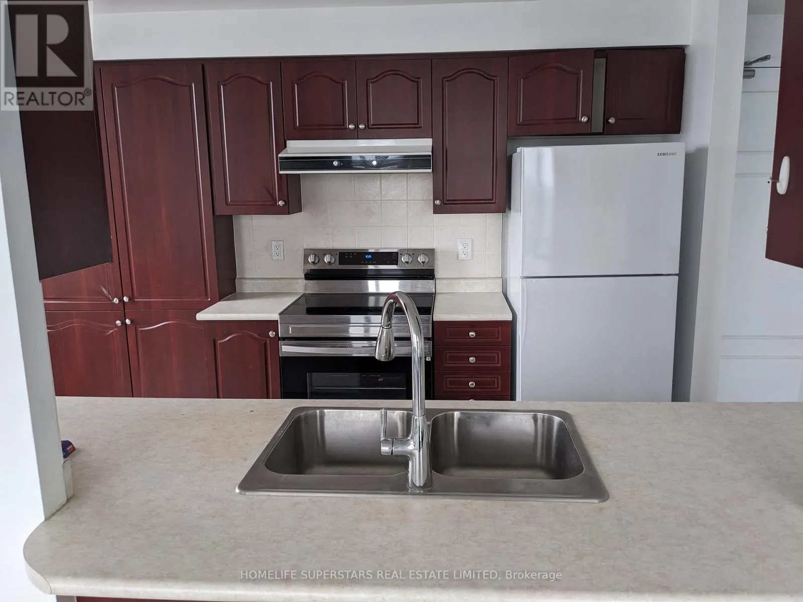 LPH10 - 330 RED MAPLE ROAD
