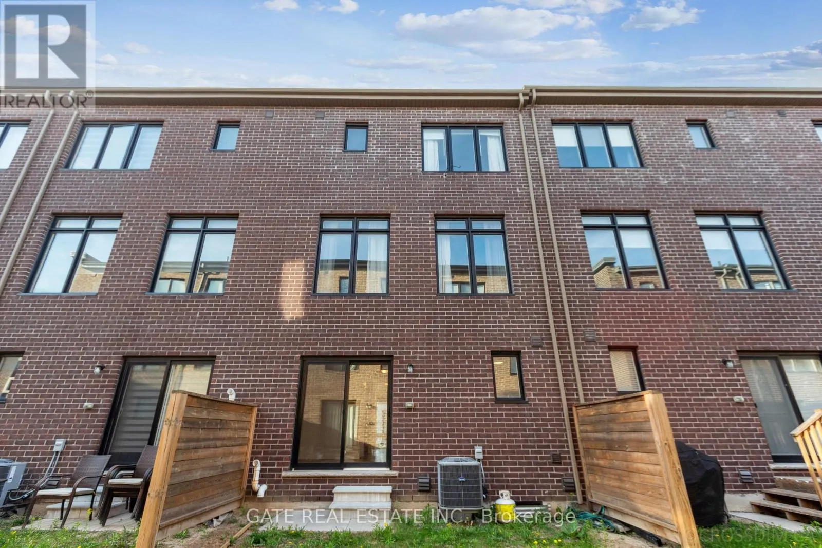 27 MONEYPENNY PLACE