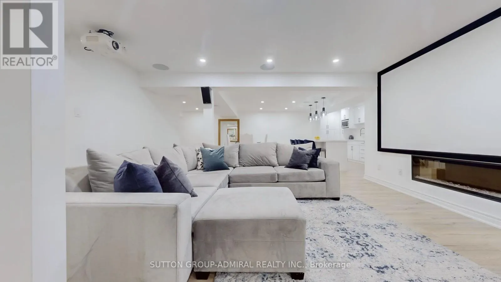 392 WOODGATE PINES DRIVE