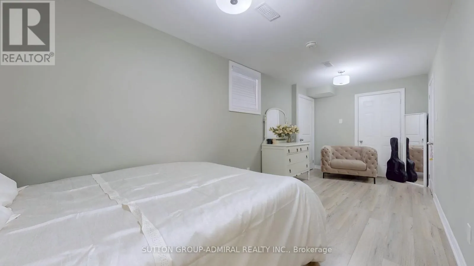 392 WOODGATE PINES DRIVE