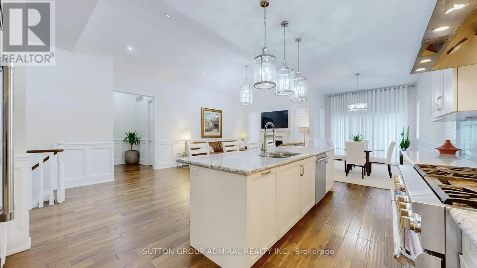 392 WOODGATE PINES DRIVE