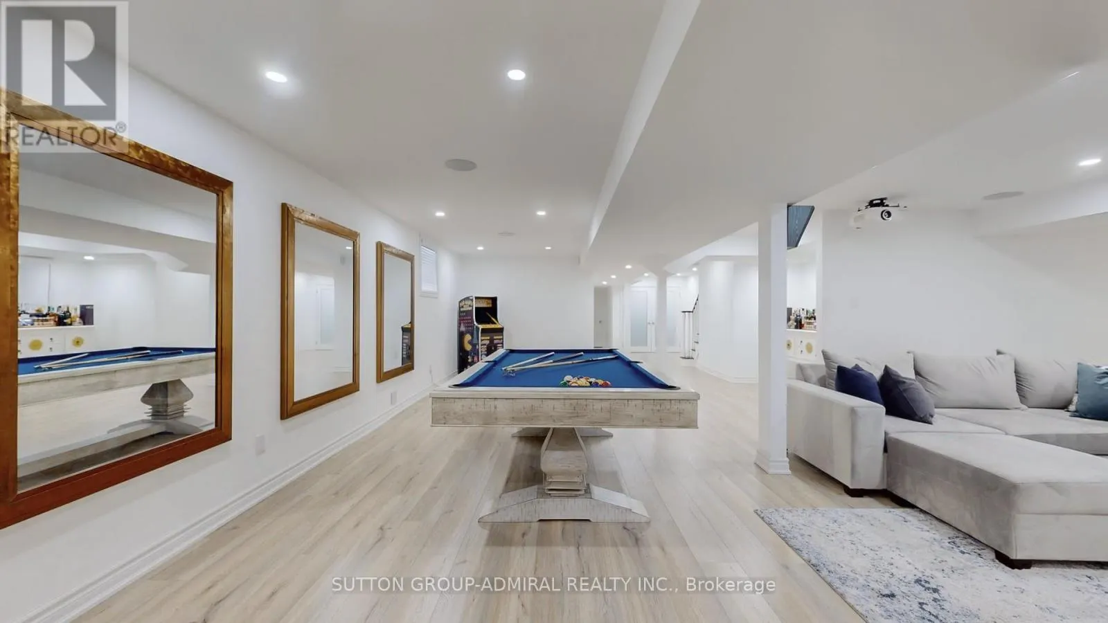 392 WOODGATE PINES DRIVE