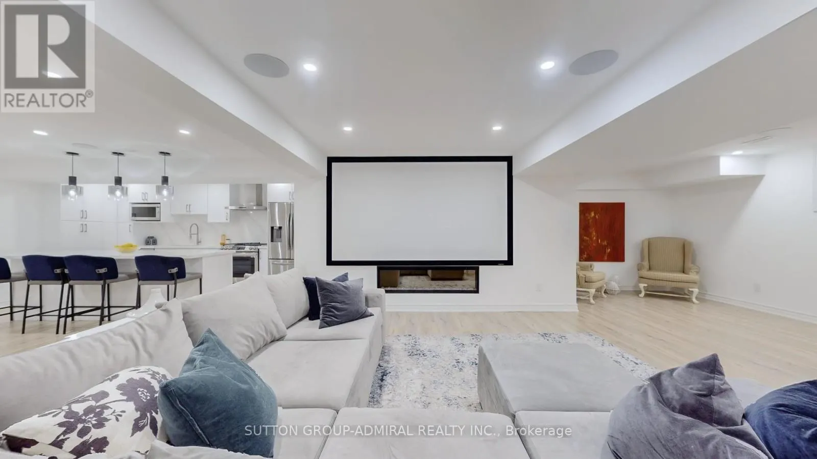 392 WOODGATE PINES DRIVE