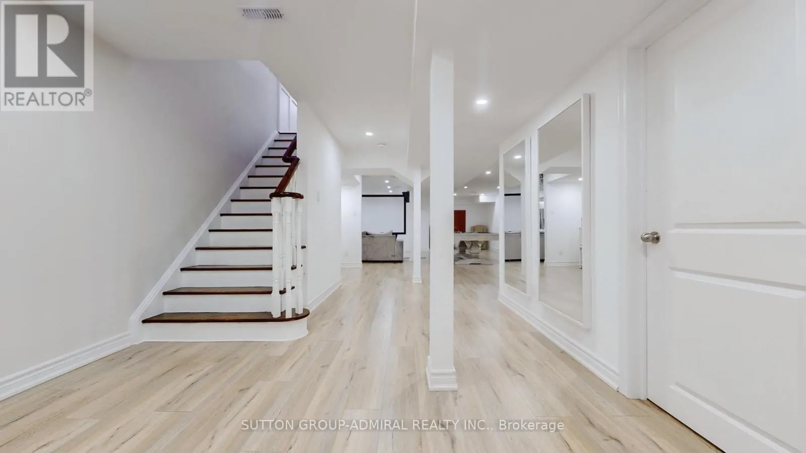 392 WOODGATE PINES DRIVE