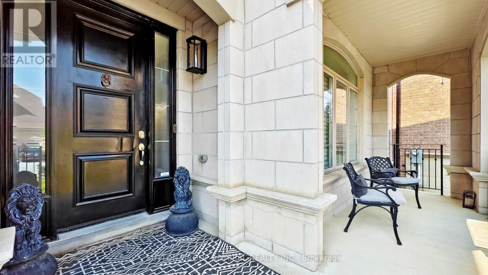 392 WOODGATE PINES DRIVE