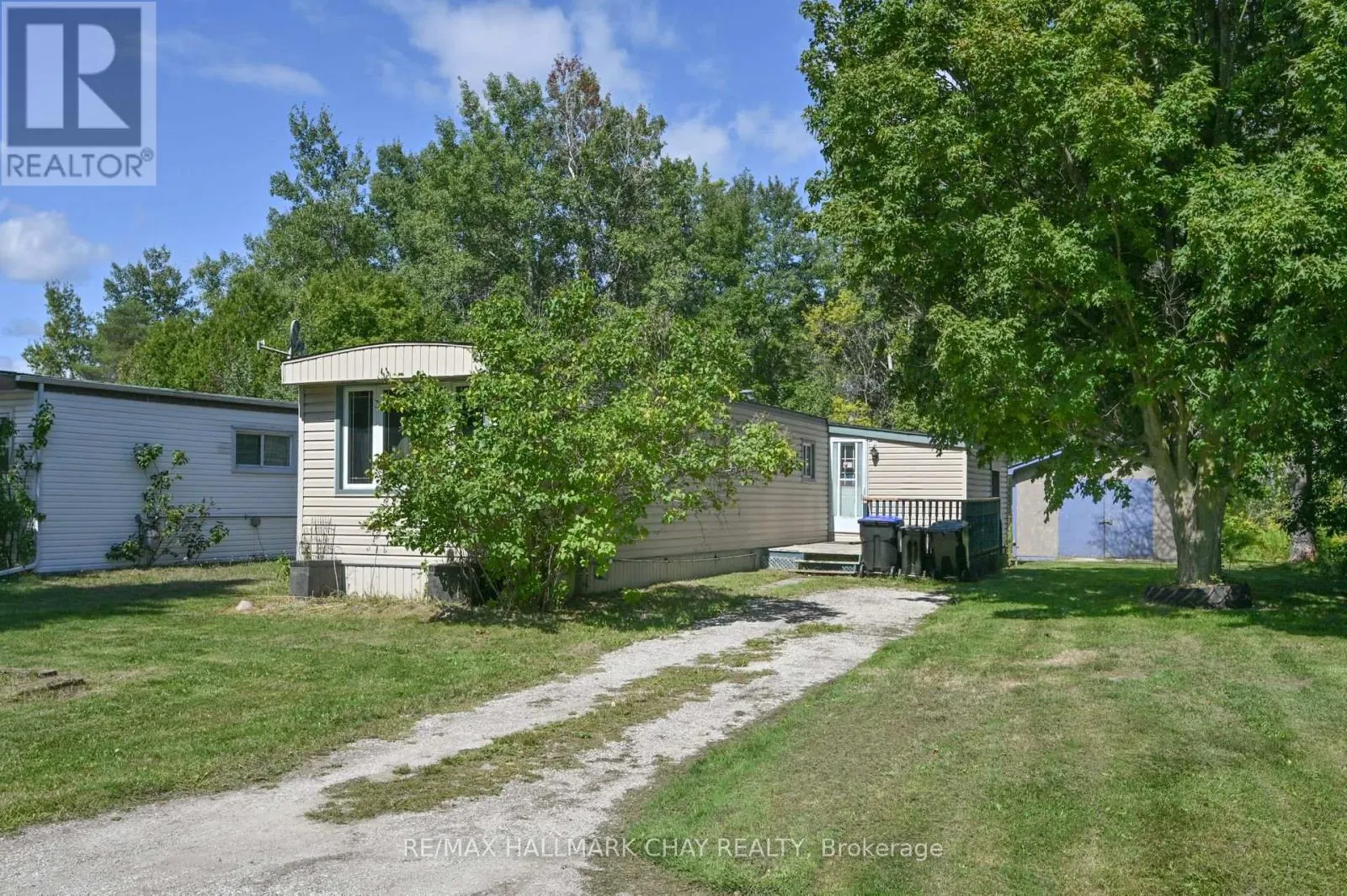 32 SHAMROCK CRESCENT