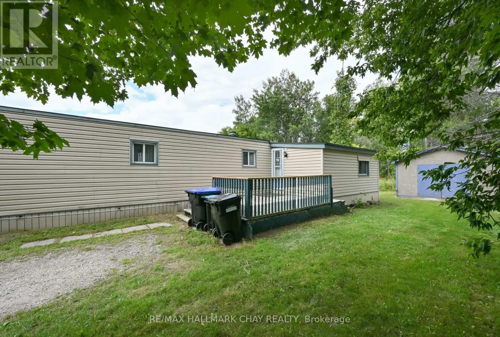 32 SHAMROCK CRESCENT