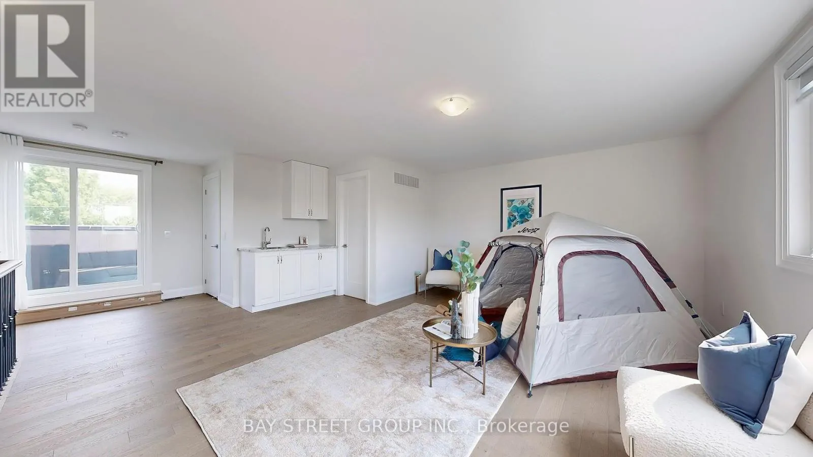 165 HILLSVIEW DRIVE