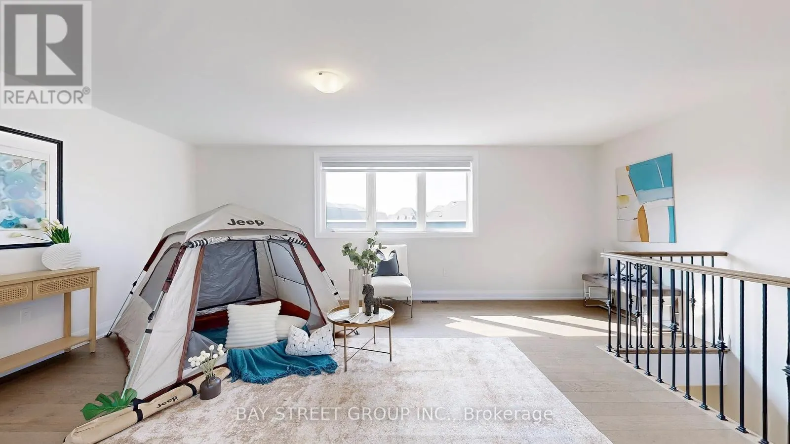 165 HILLSVIEW DRIVE