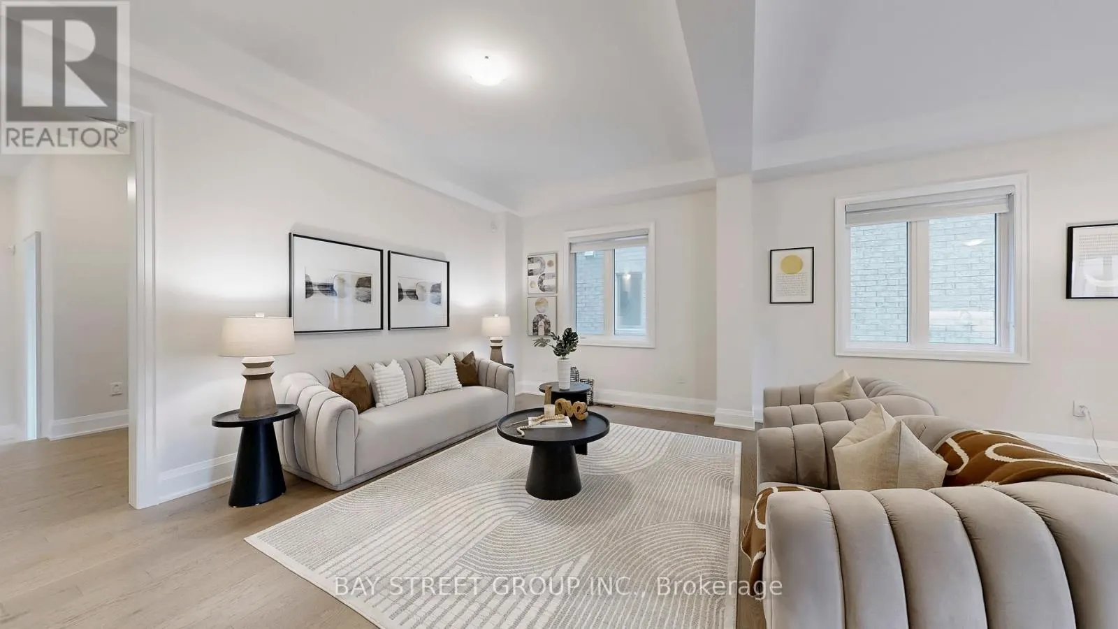 165 HILLSVIEW DRIVE
