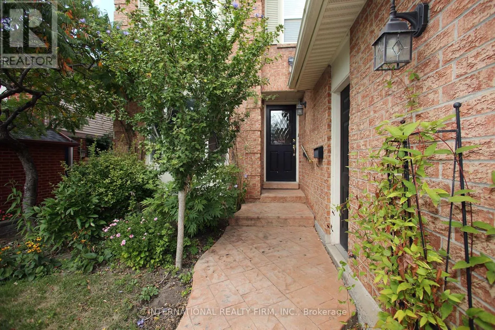 22 LARKIN AVENUE