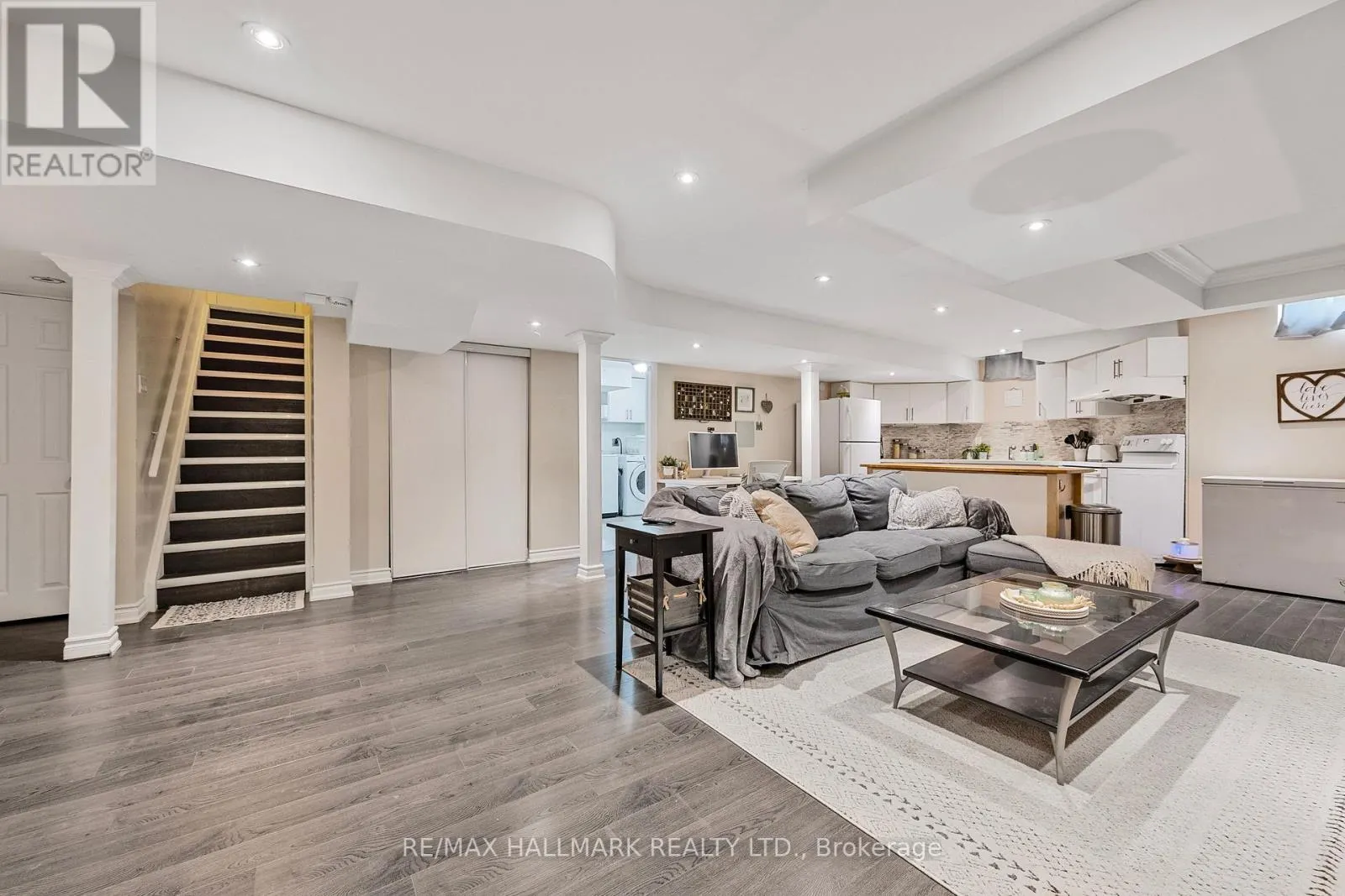 7 DELPHINIUM AVENUE