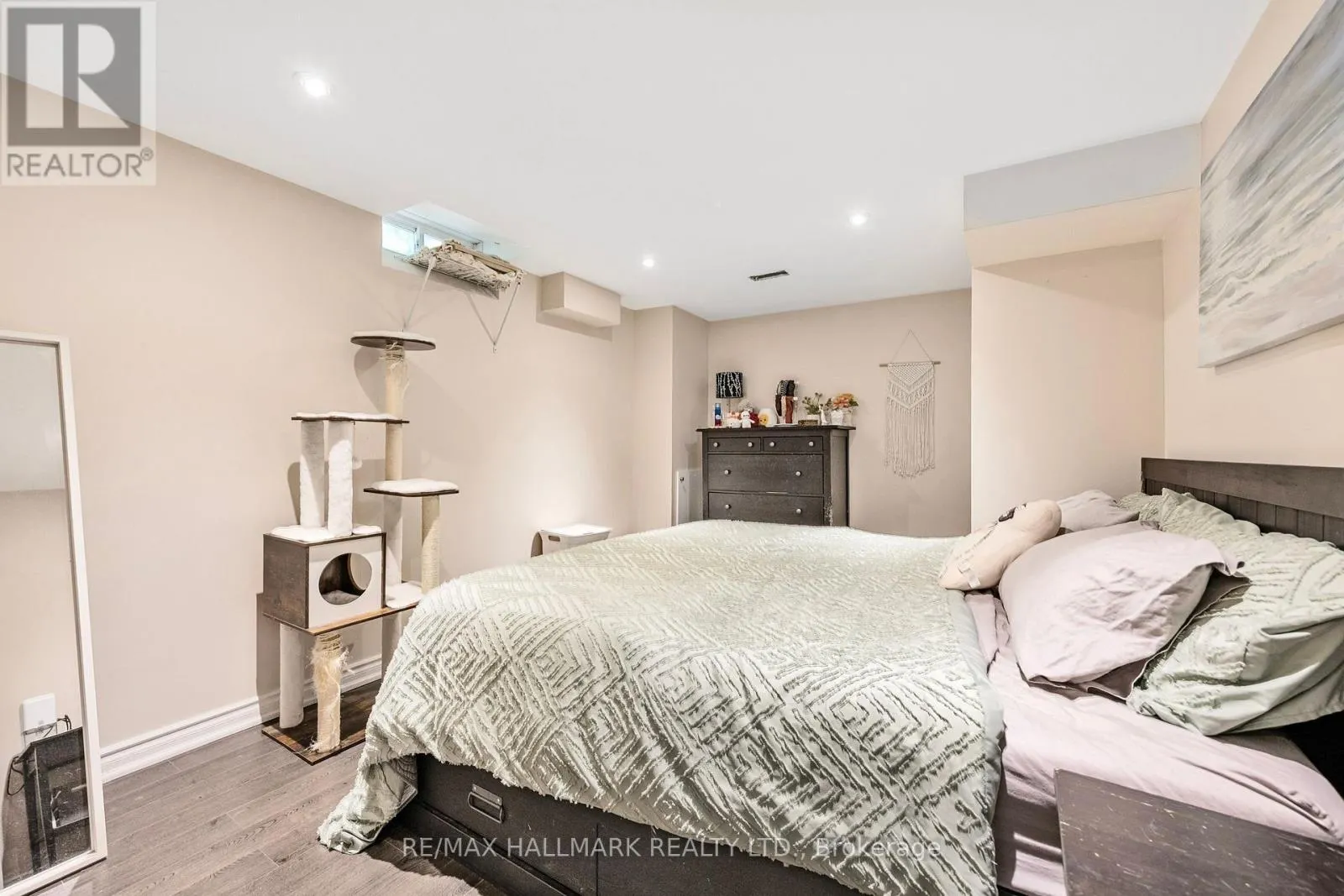 7 DELPHINIUM AVENUE