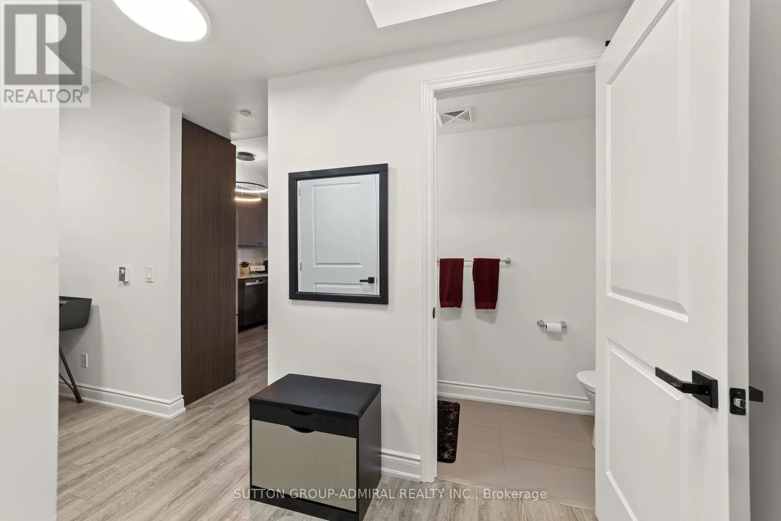 916 - 9618 YONGE STREET