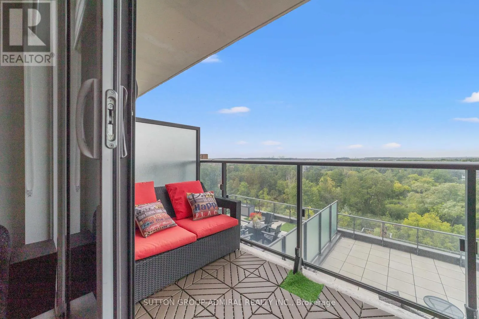 916 - 9618 YONGE STREET