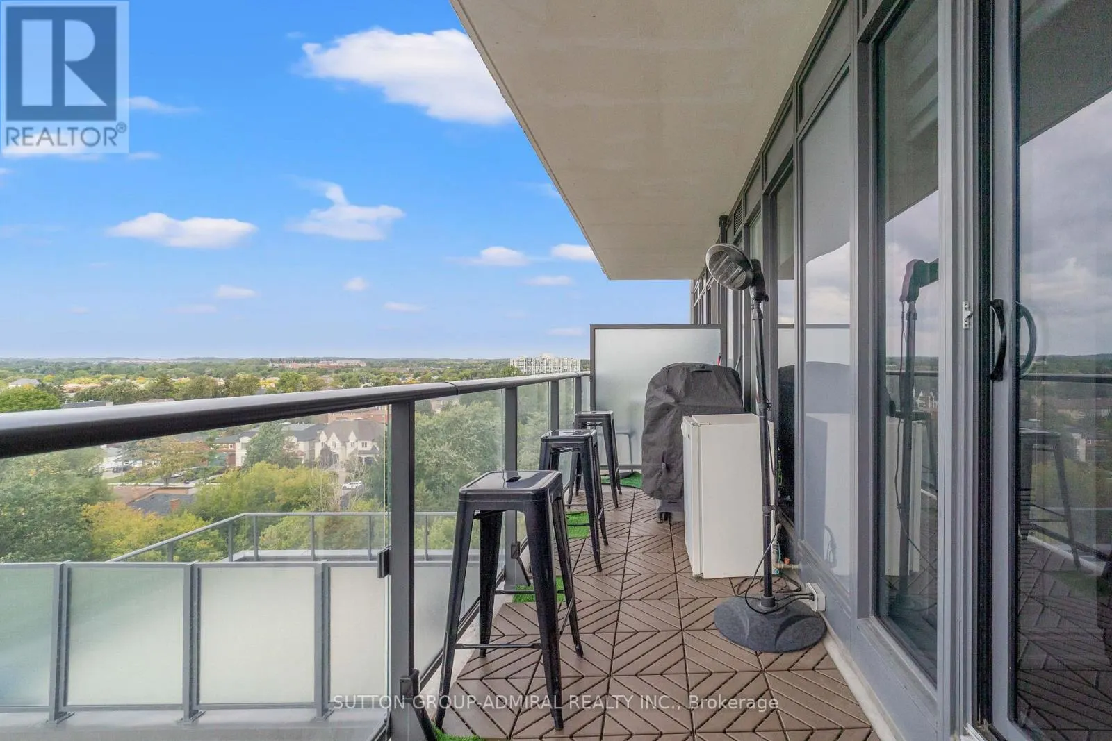 916 - 9618 YONGE STREET