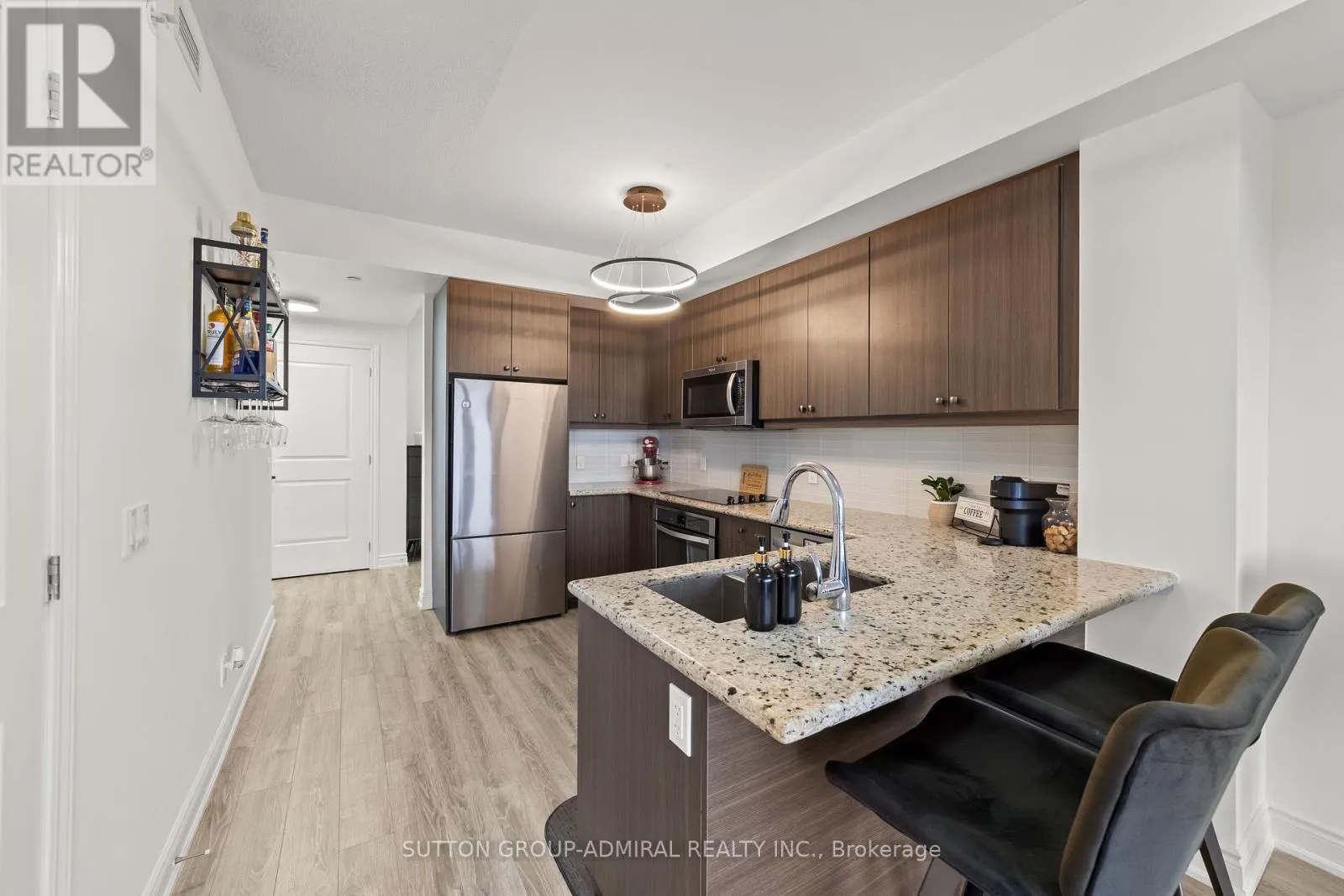 916 - 9618 YONGE STREET