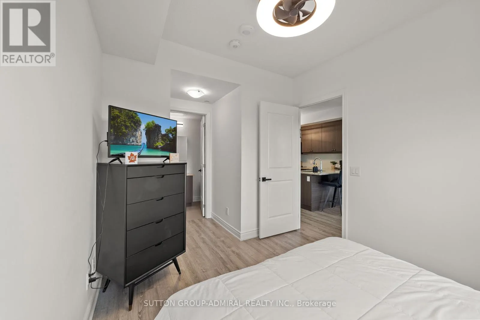 916 - 9618 YONGE STREET