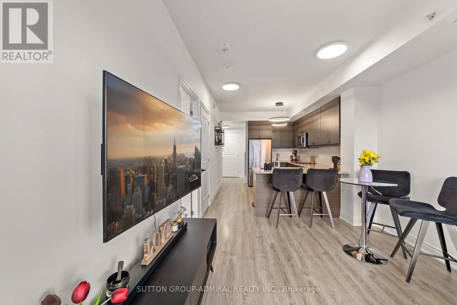 916 - 9618 YONGE STREET