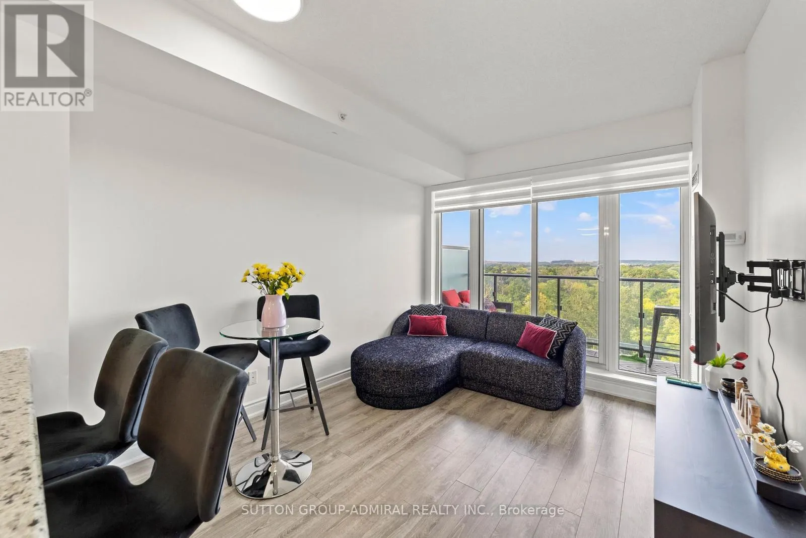 916 - 9618 YONGE STREET