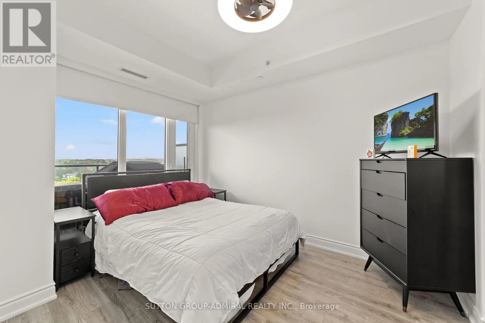 916 - 9618 YONGE STREET