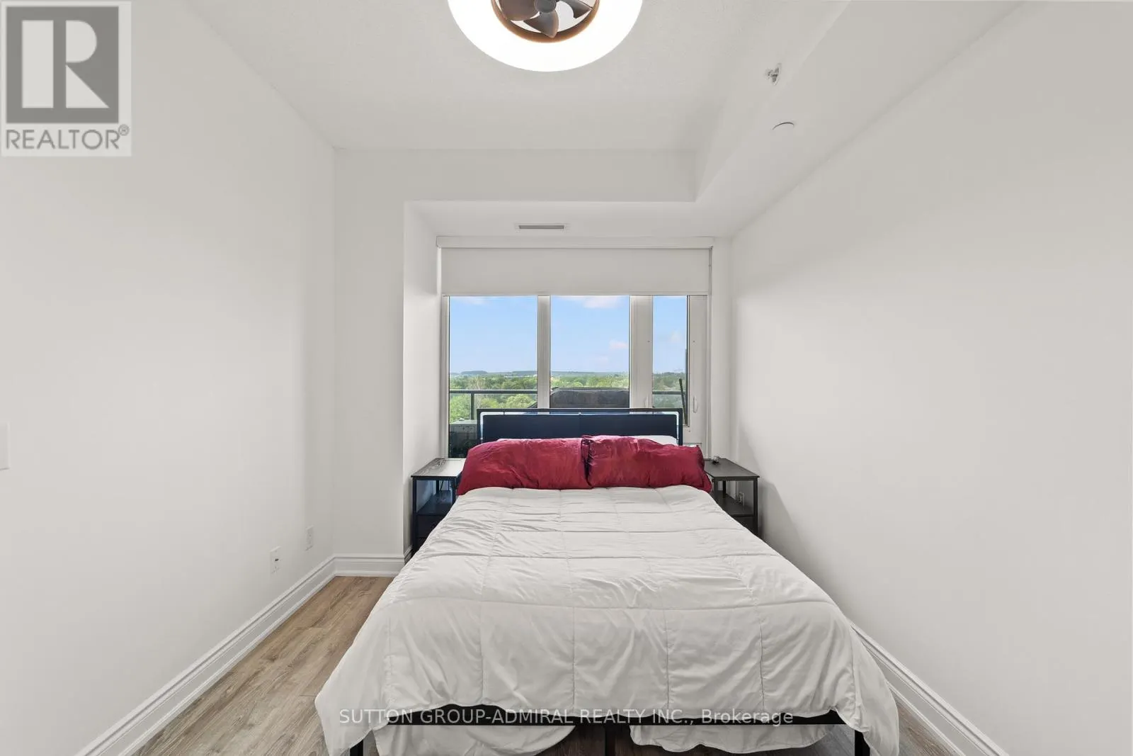 916 - 9618 YONGE STREET