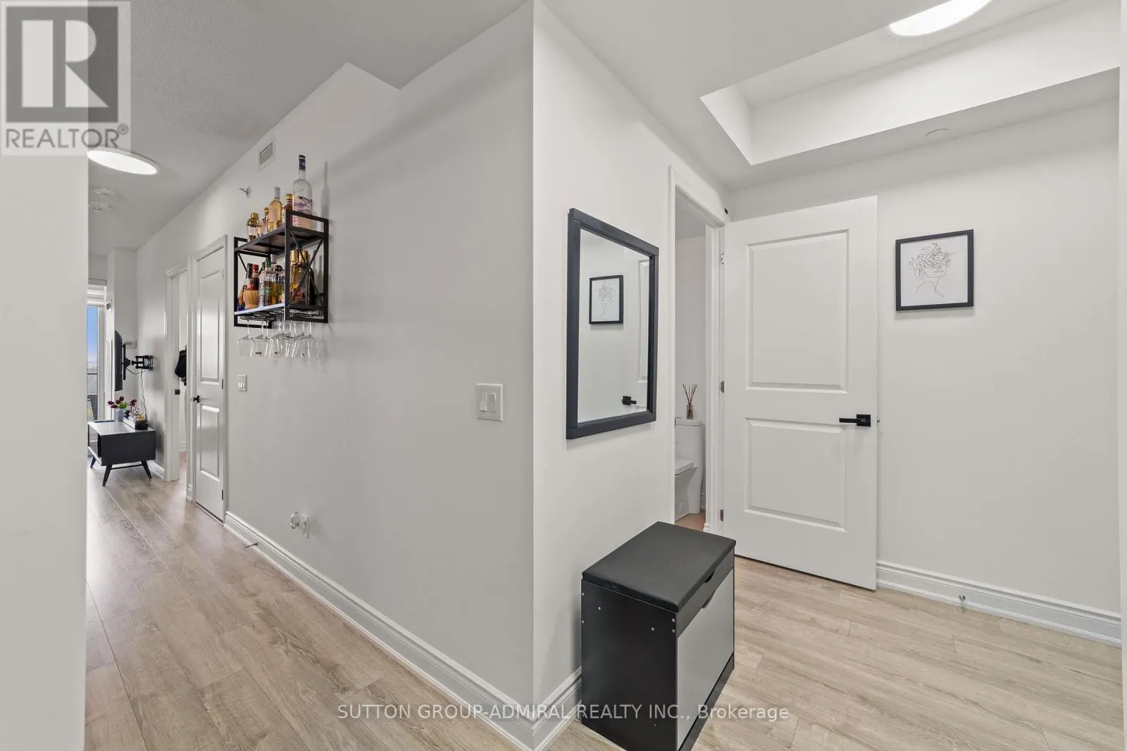 916 - 9618 YONGE STREET