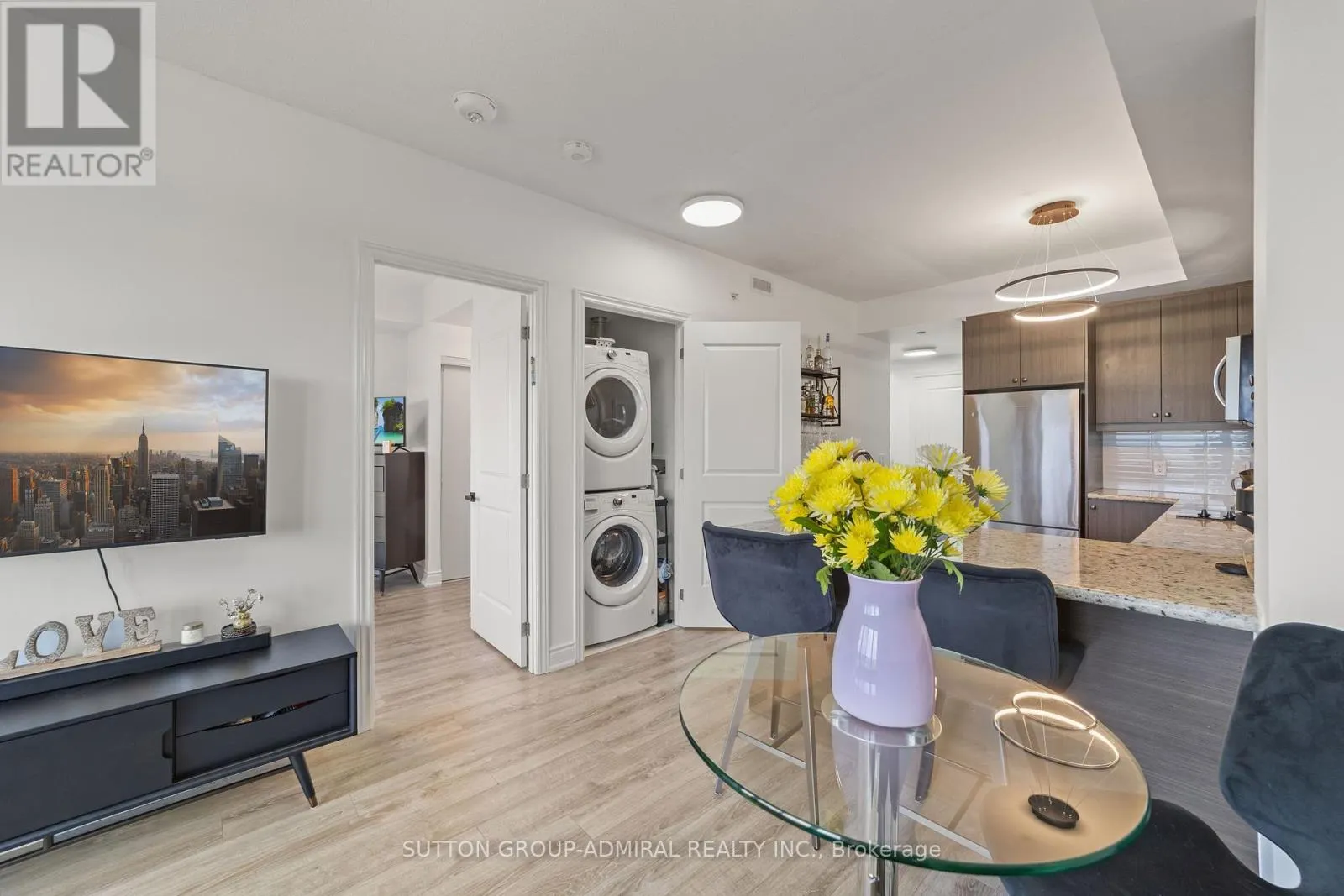 916 - 9618 YONGE STREET