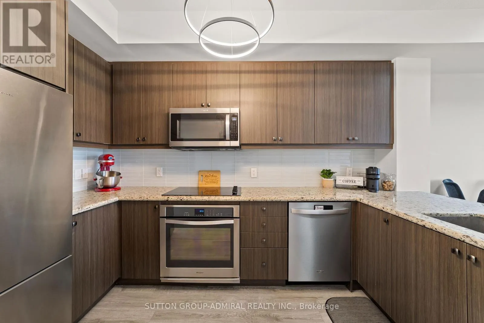 916 - 9618 YONGE STREET