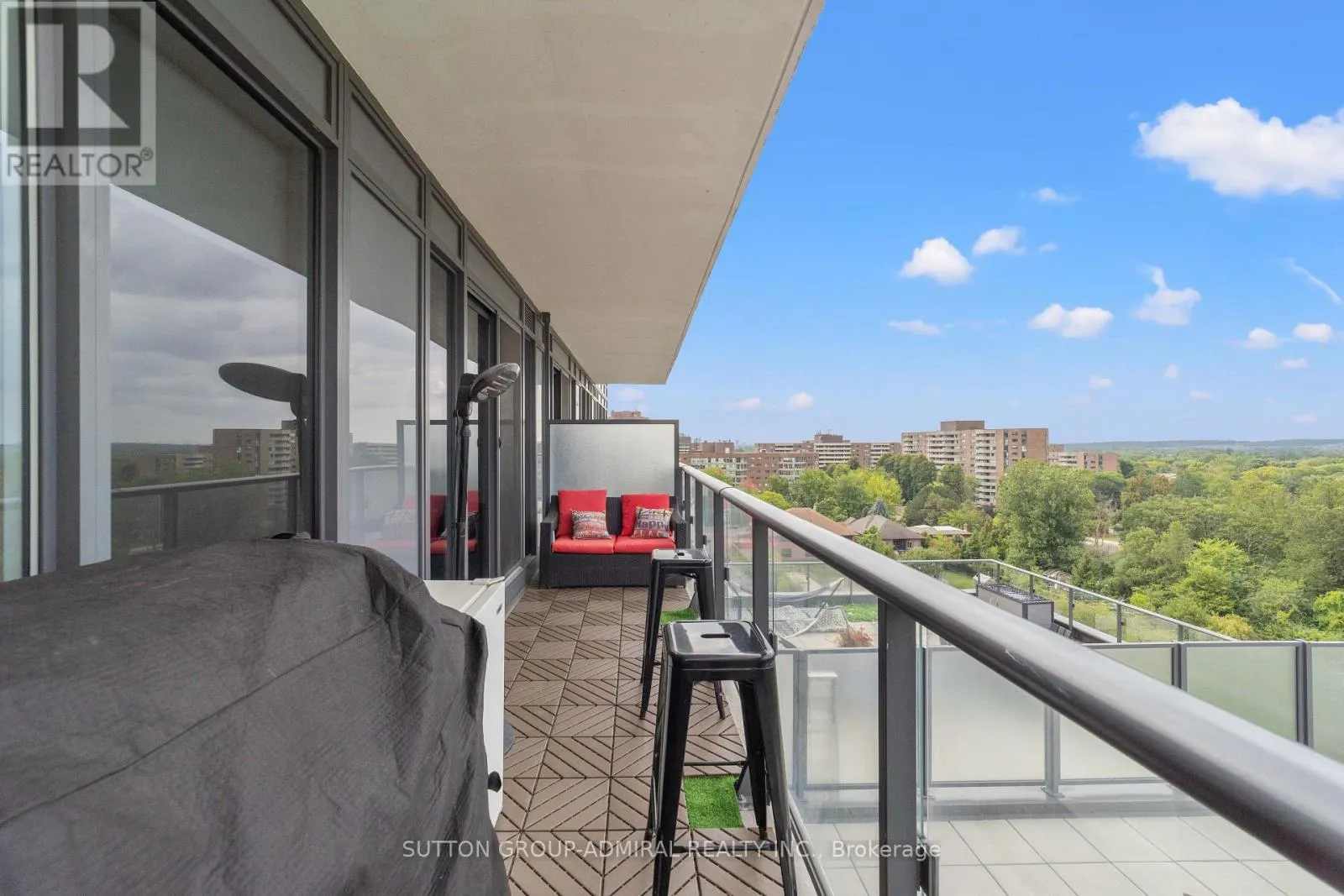 916 - 9618 YONGE STREET