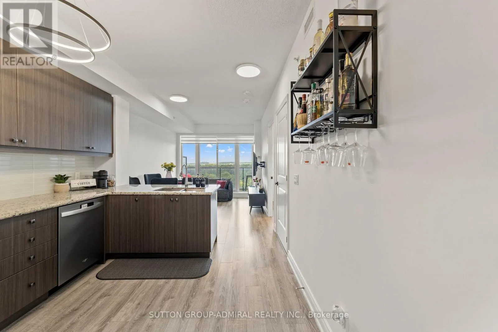 916 - 9618 YONGE STREET