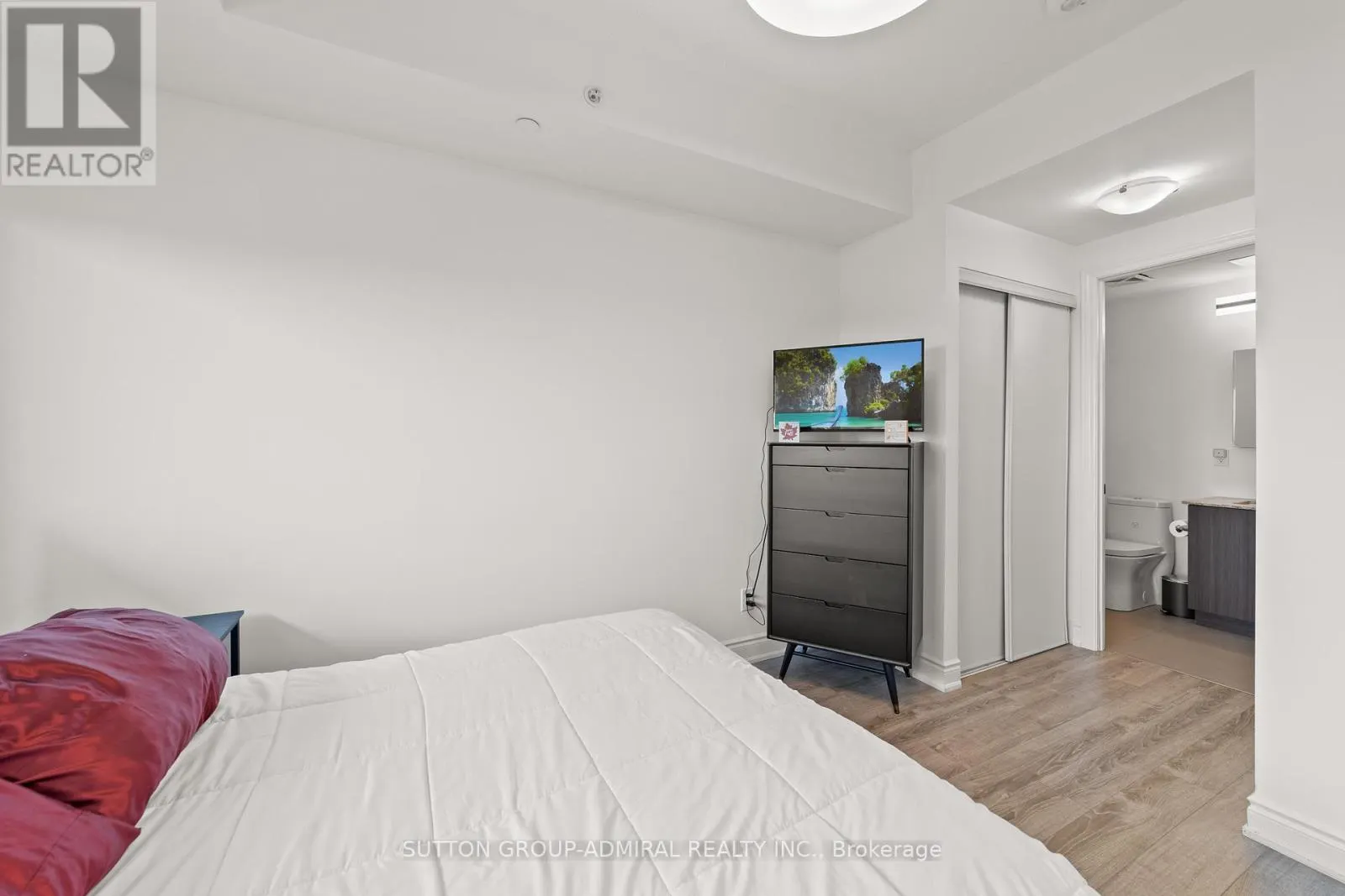 916 - 9618 YONGE STREET