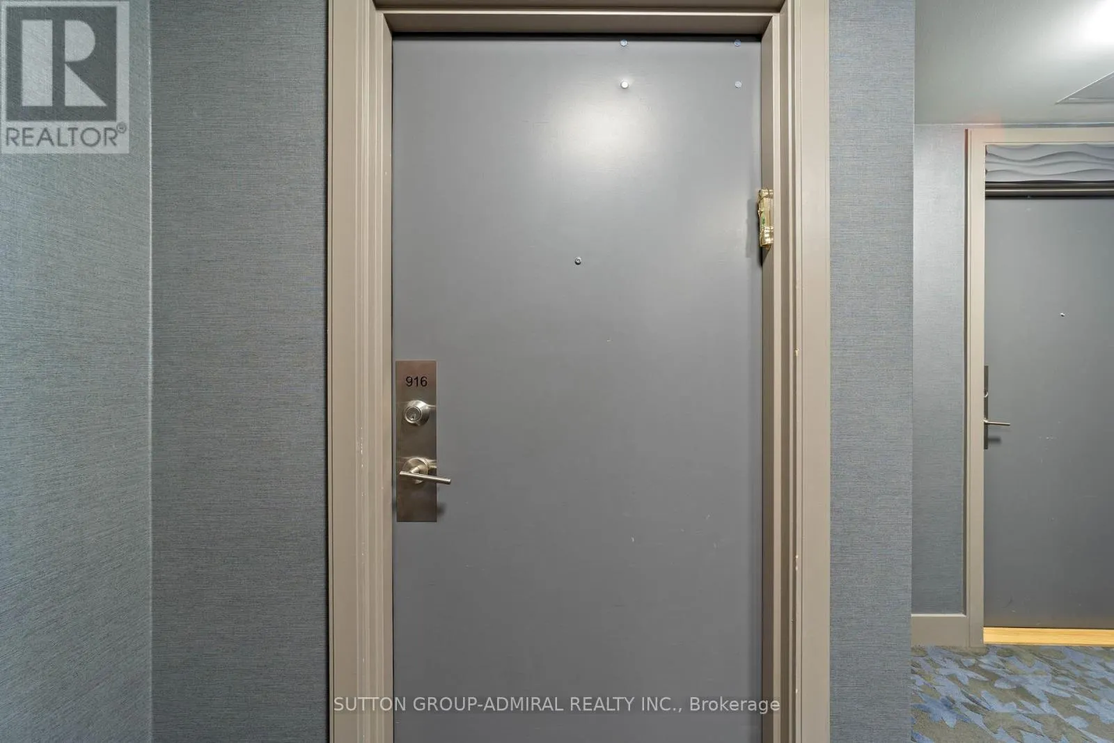 916 - 9618 YONGE STREET