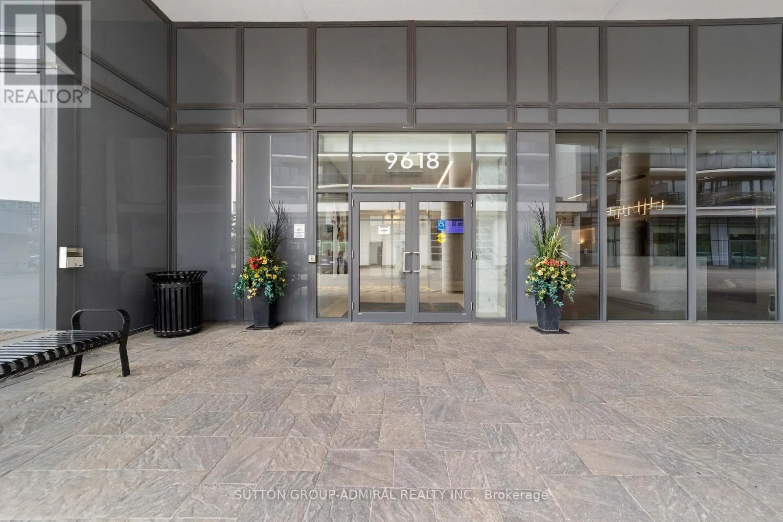 916 - 9618 YONGE STREET