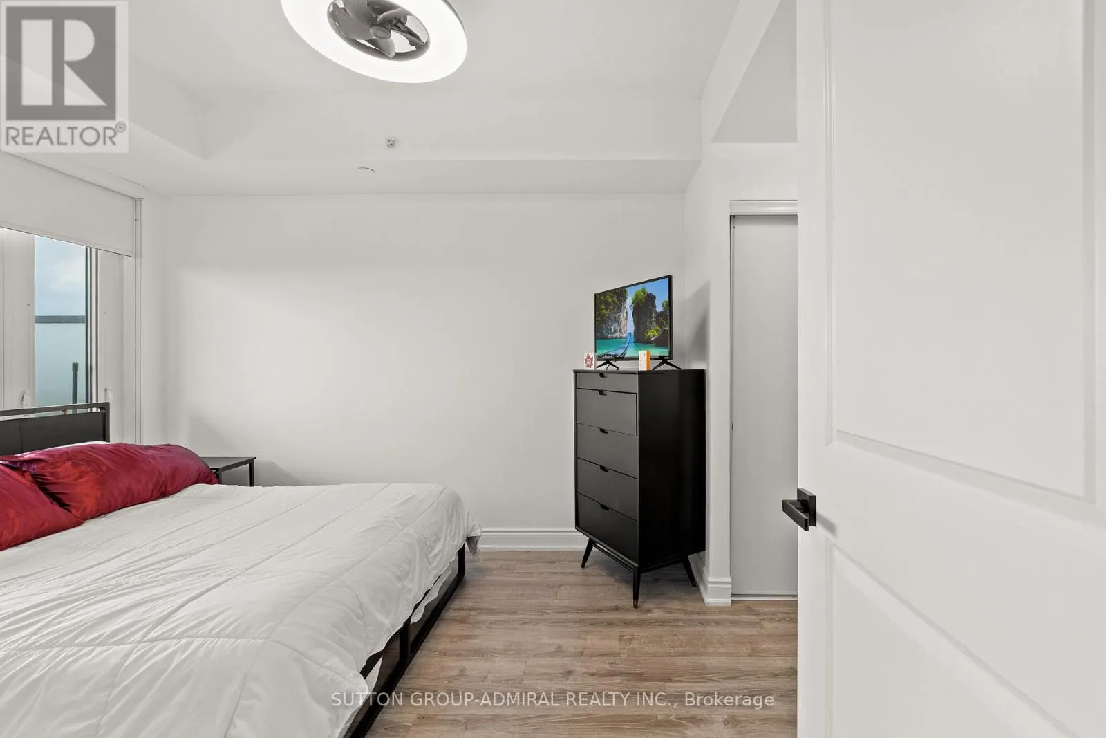 916 - 9618 YONGE STREET