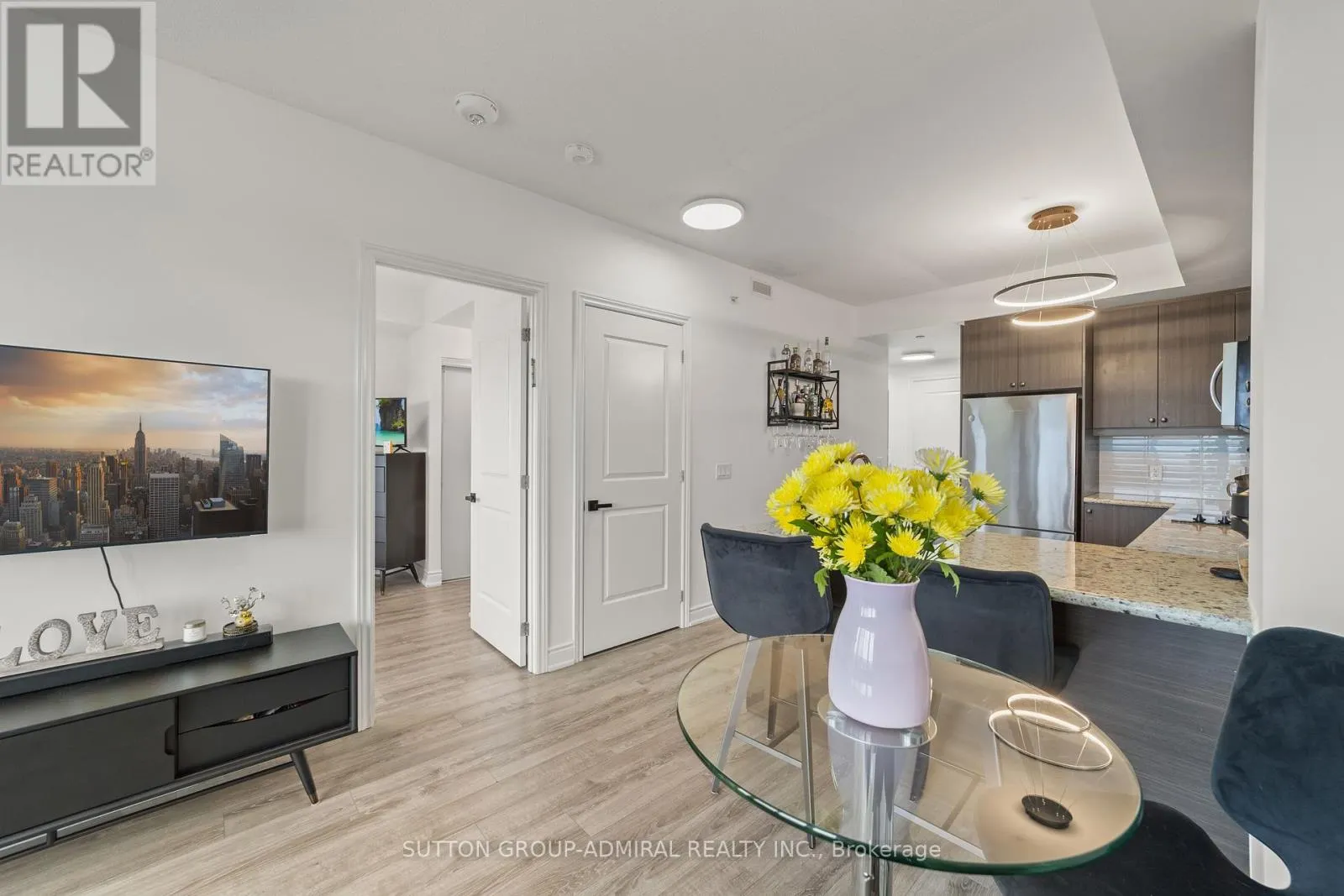 916 - 9618 YONGE STREET