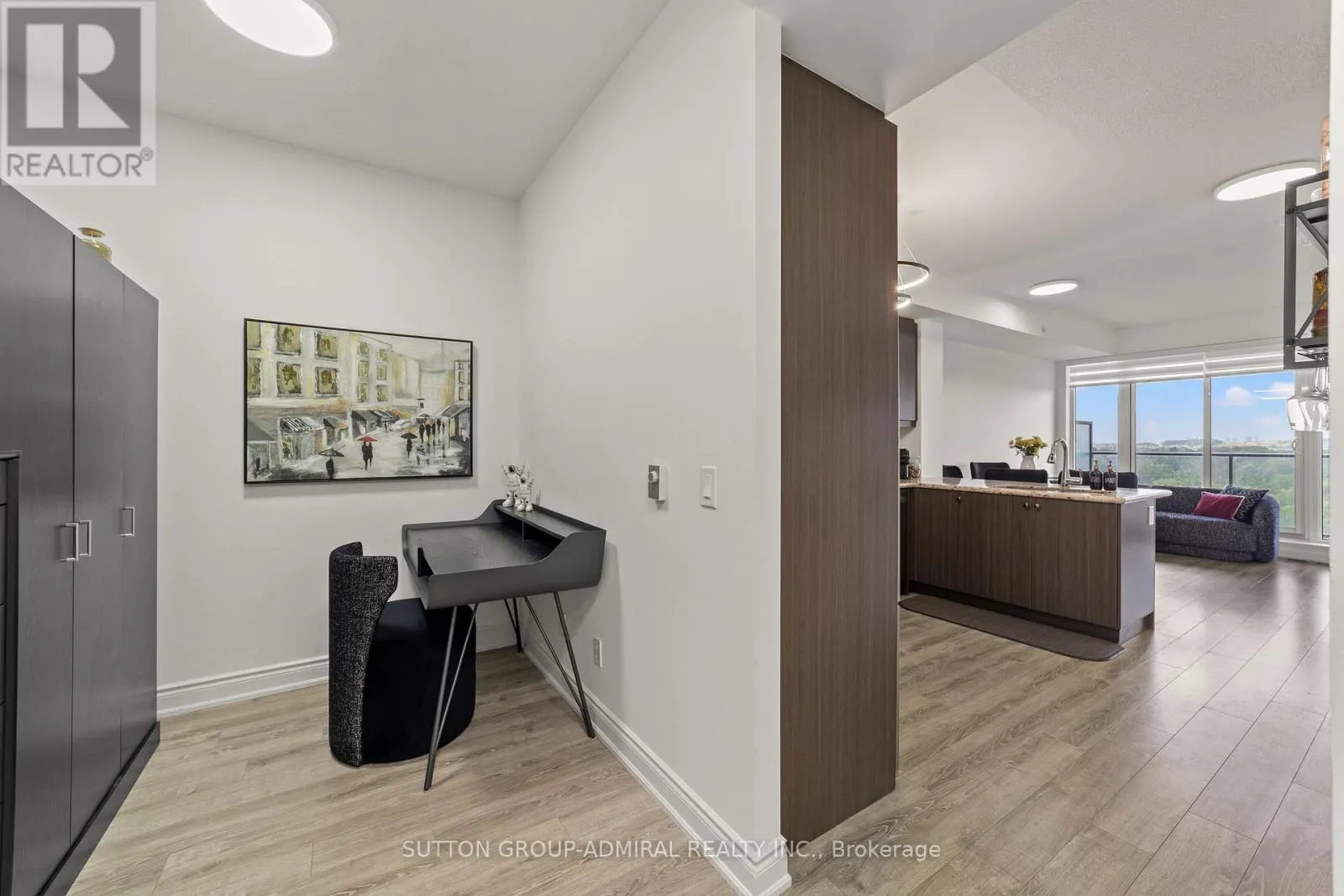 916 - 9618 YONGE STREET
