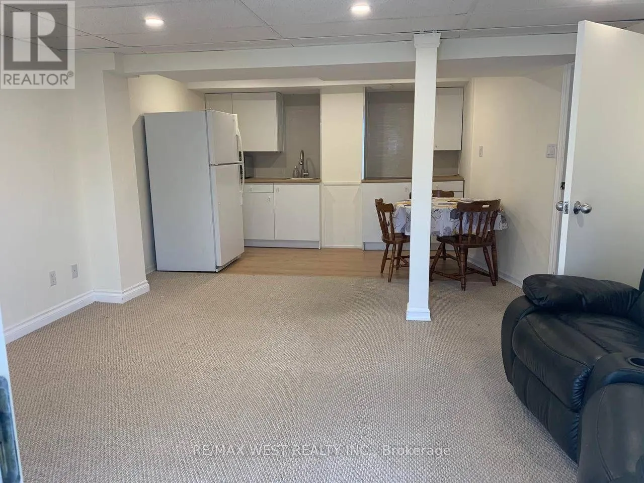 BSMT - 917 FERNDALE CRESCENT
