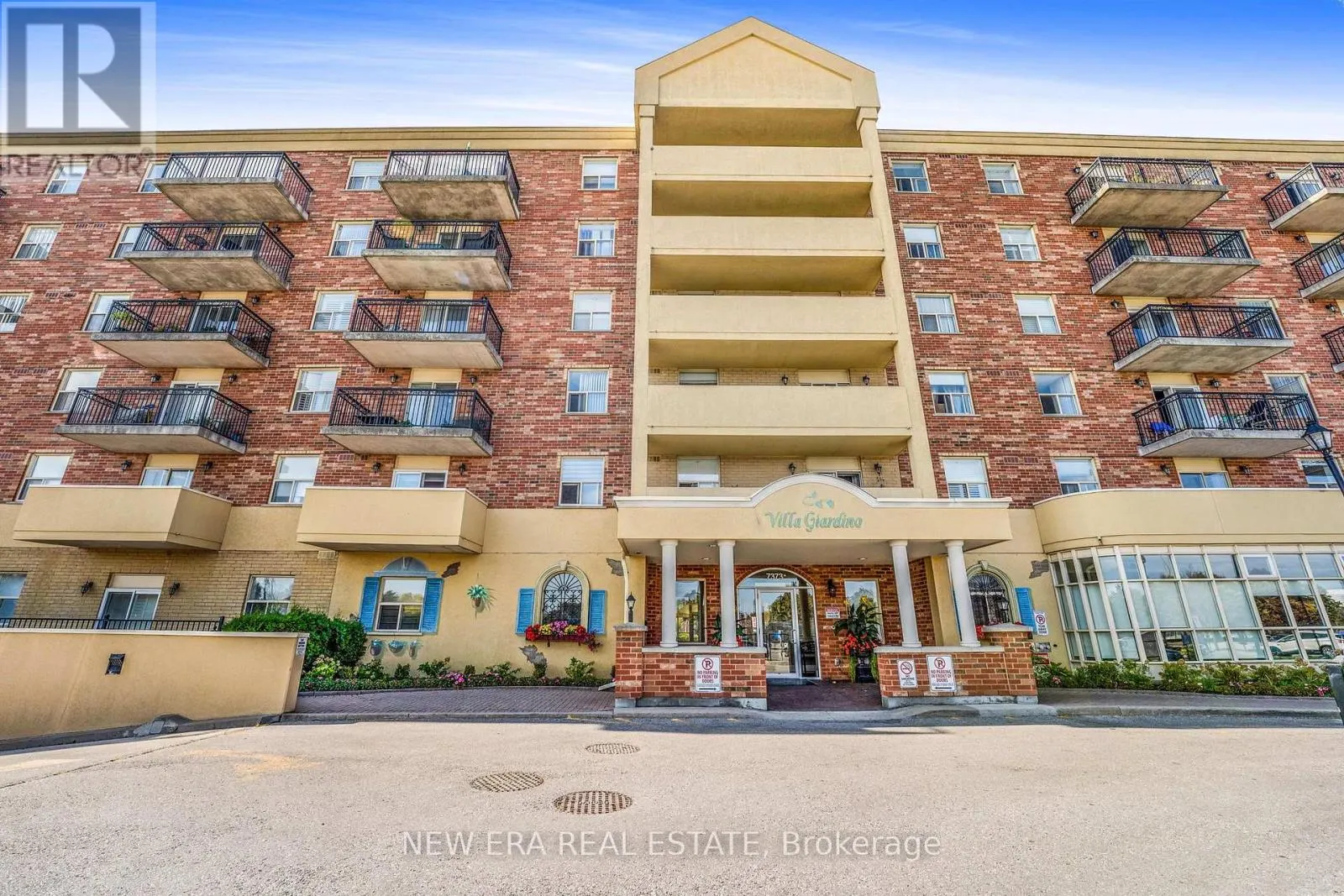 522 - 7373 MARTIN GROVE ROAD