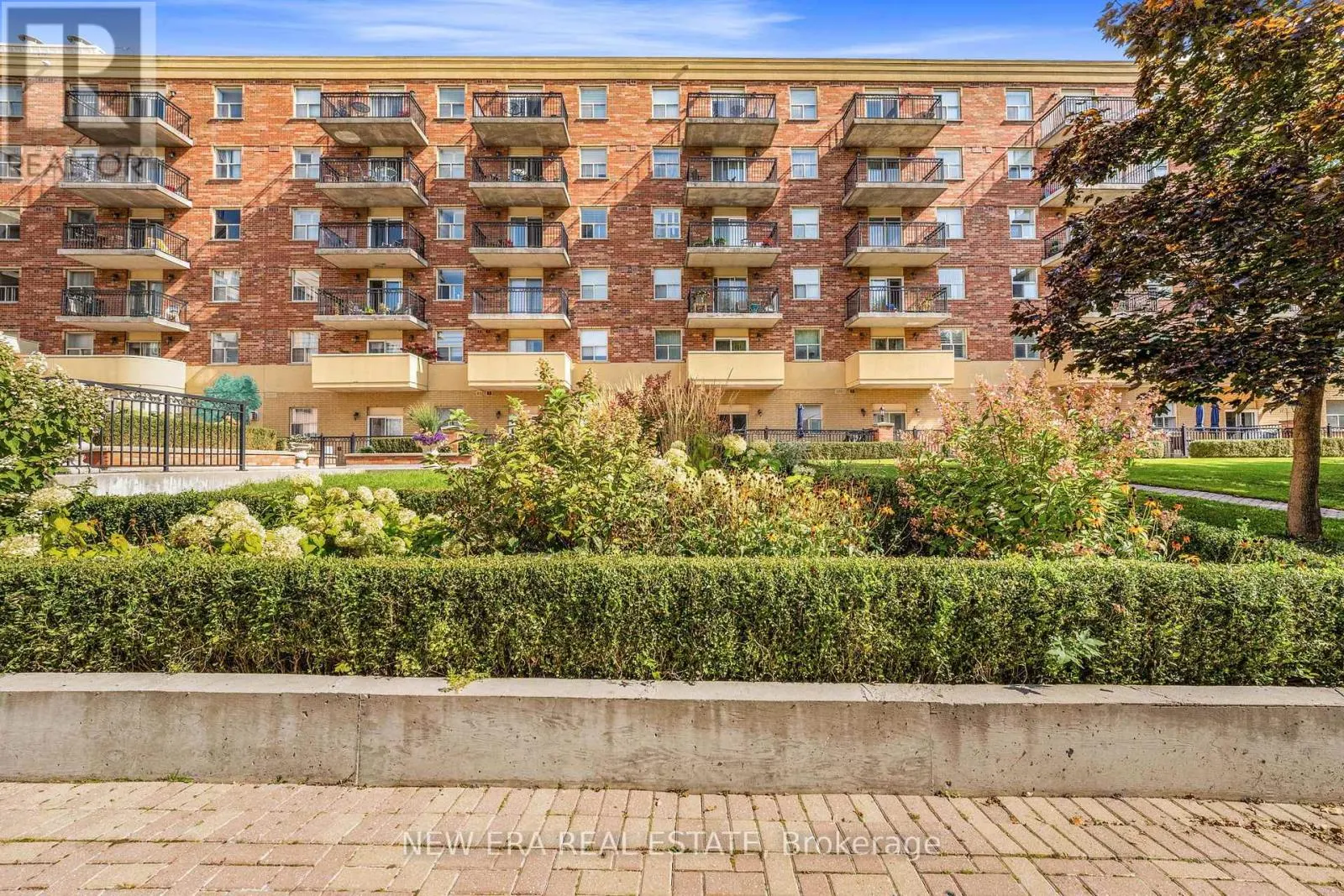 522 - 7373 MARTIN GROVE ROAD