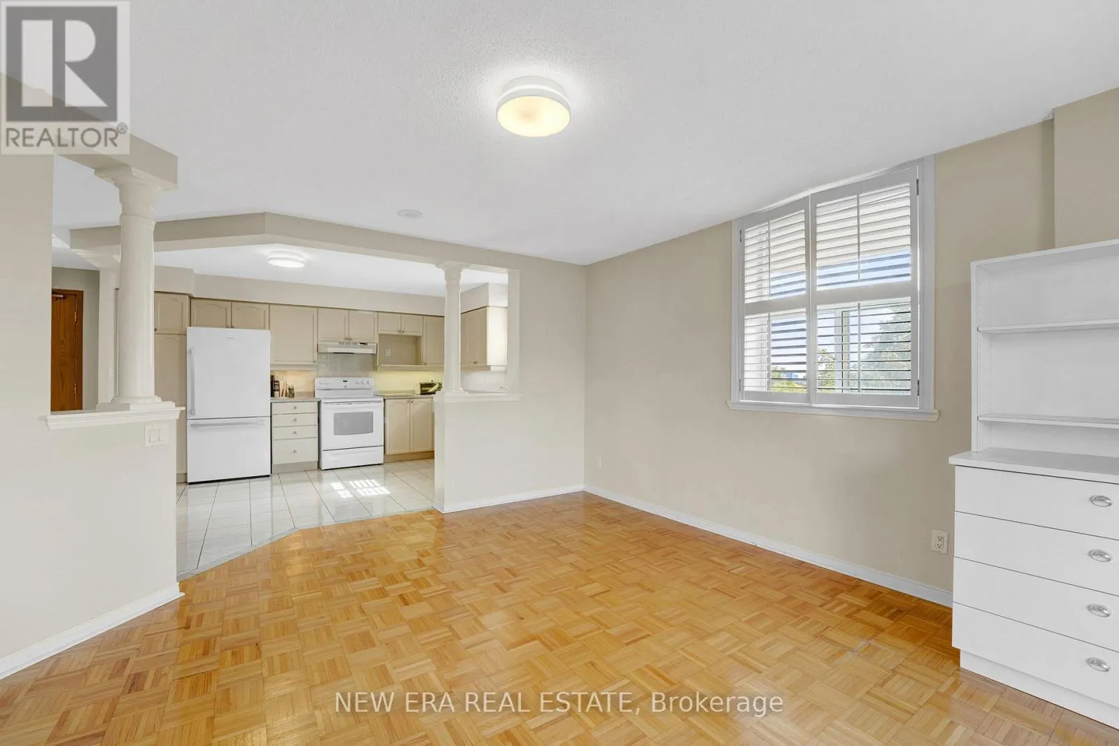 522 - 7373 MARTIN GROVE ROAD