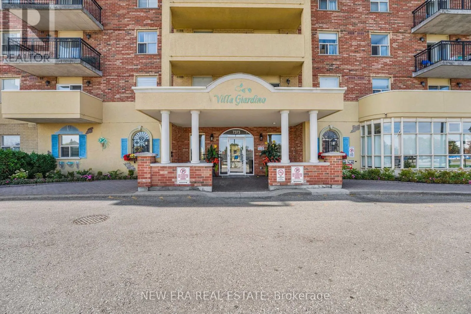 522 - 7373 MARTIN GROVE ROAD