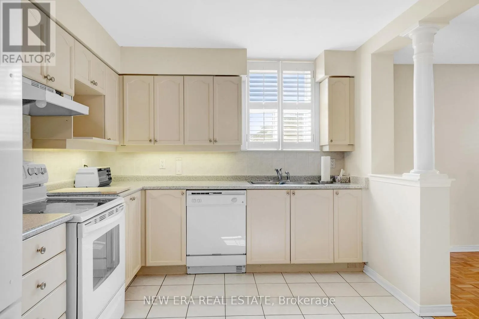 522 - 7373 MARTIN GROVE ROAD